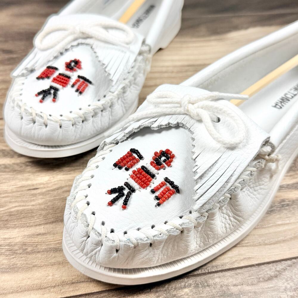 NIB Minnetonka 9 Thunderbird Boat Moccasin Flats Loafers White Smooth Leather